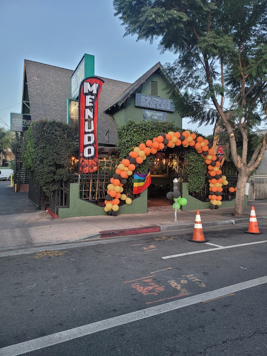 Safari Restaurant And Bar